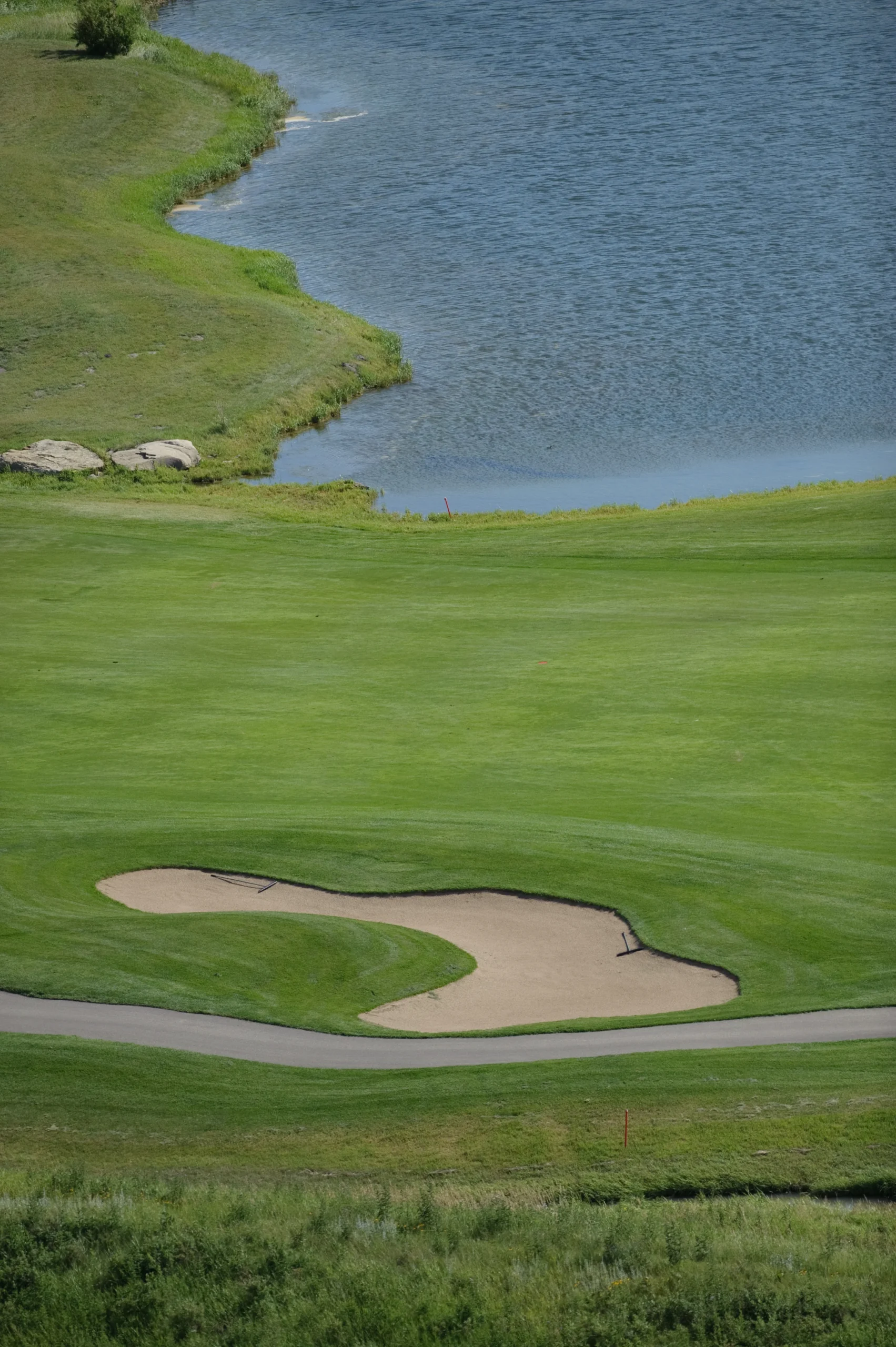 a couple teed up to golf at country hills ridge