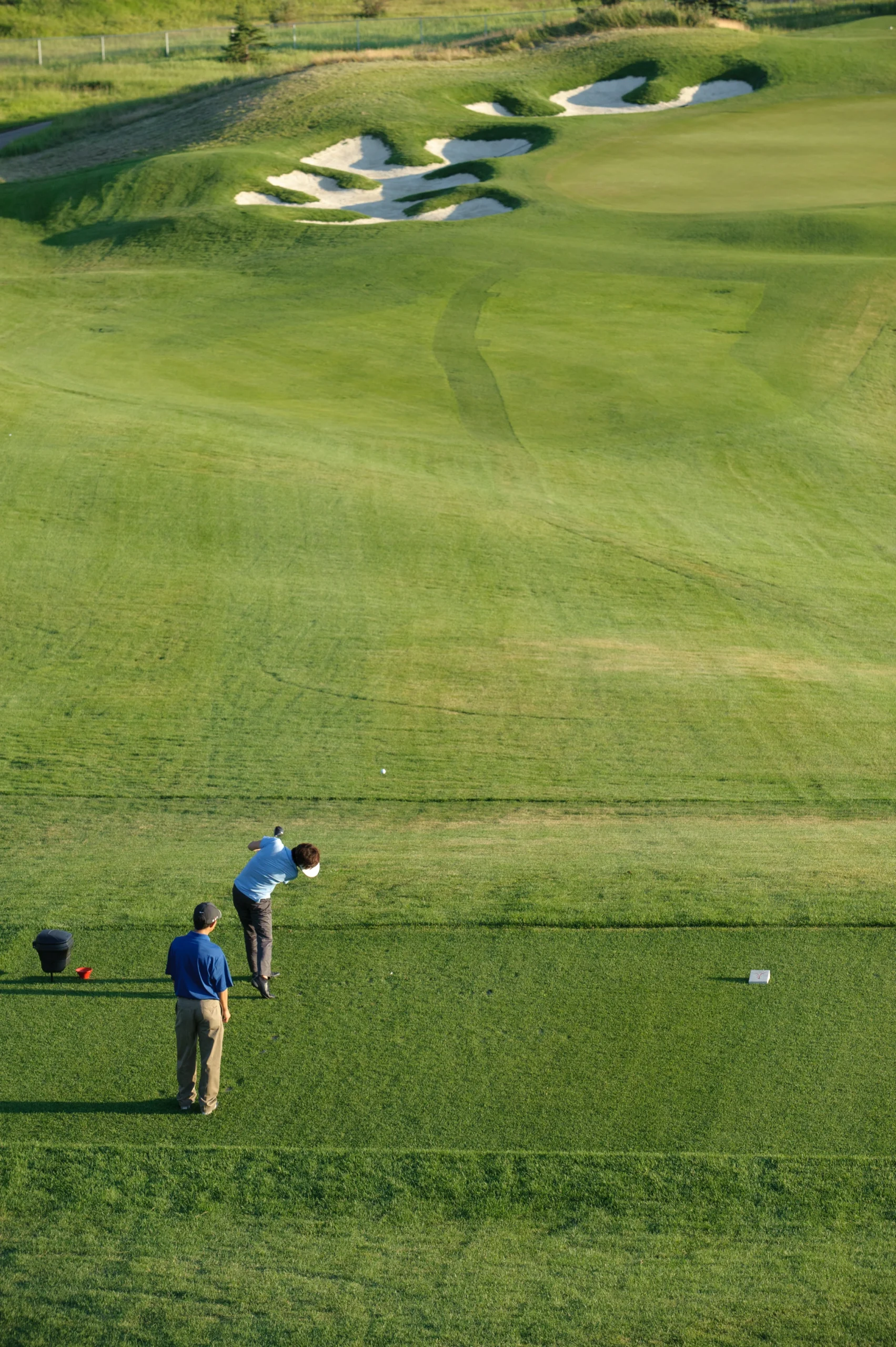 a couple teed up to golf at country hills ridge